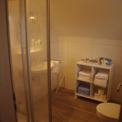 Schlafzimmer mit Bad